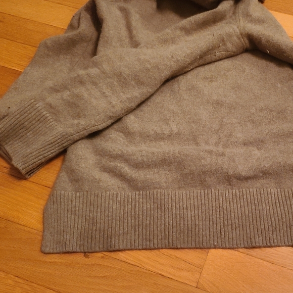 L.L.Bean Cashmere Turtlneck - Picture 7 of 7